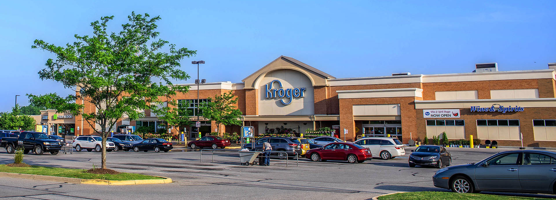 Kroger building at the McMahan plaza