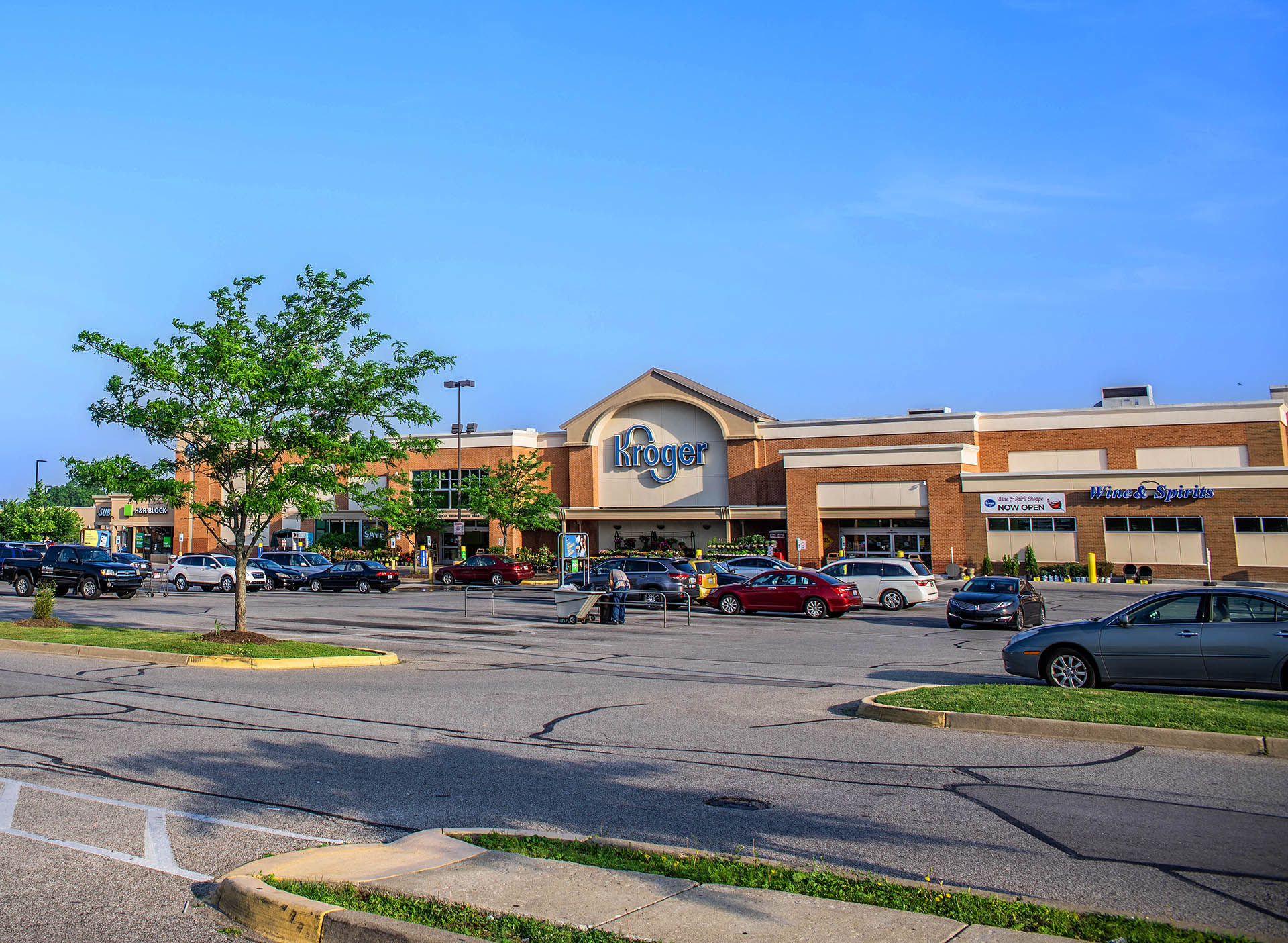 Kroger building at the McMahan plaza